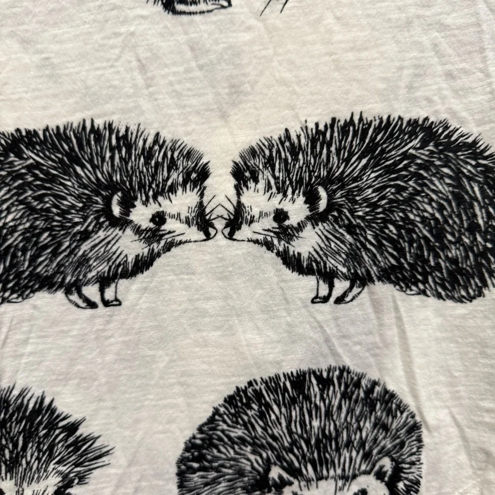 Anthropologie White Tee with Hedgehog Design - Picture 7 of 12